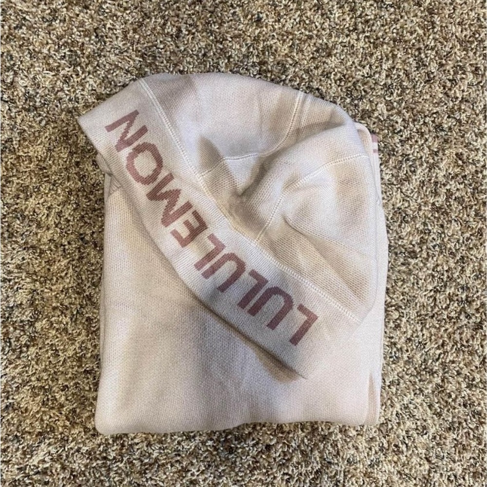Lululemon lightly worn hoodie. Size 6